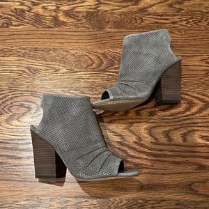 Vince Camuto Booties 7.5